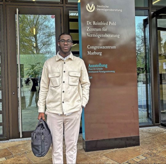 Idris Adisa Tosin - Anglais, Économie, Finance tutor
