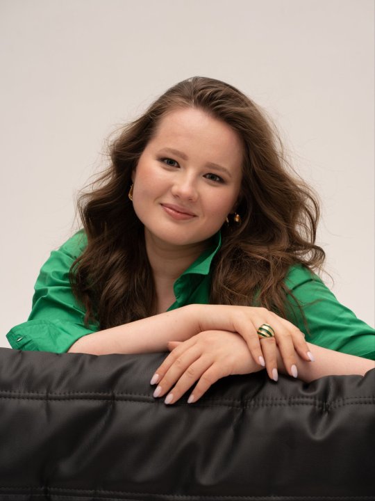 Kenenova Aleksandra - Russe, Chant classique, Piano tutor